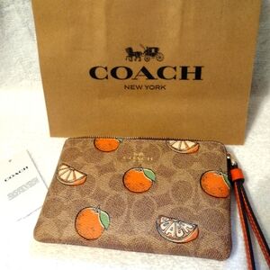 Coach Signature Wristlet 🍊🍊